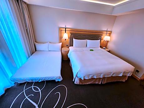 Triple Room with City View