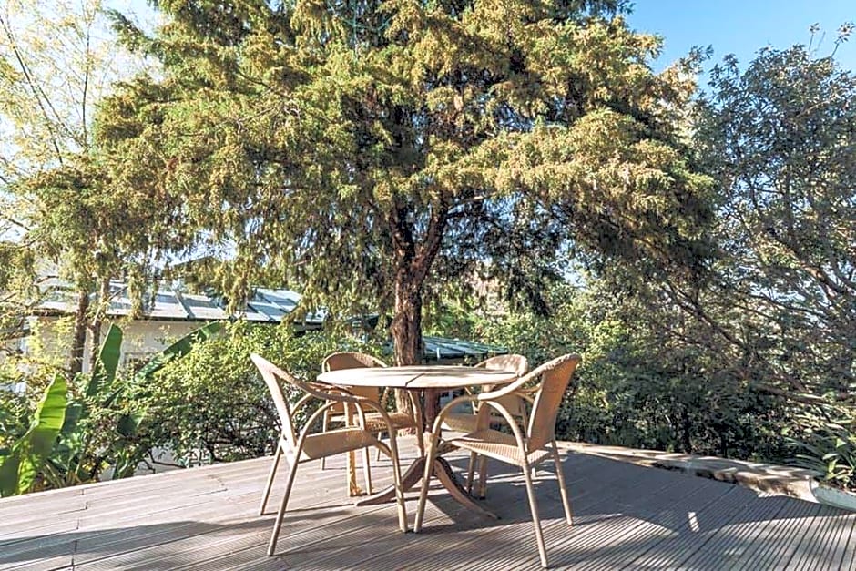 Bara Bungalow Gethia A Rosakue Collection