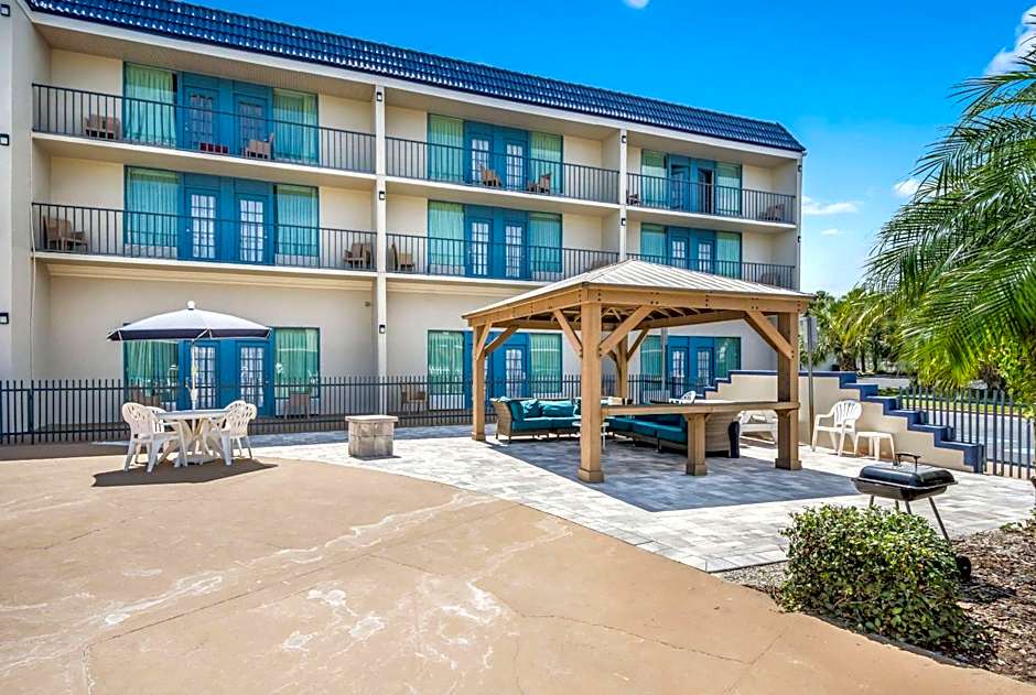 Clarion Inn & Suites Central Clearwater Beach