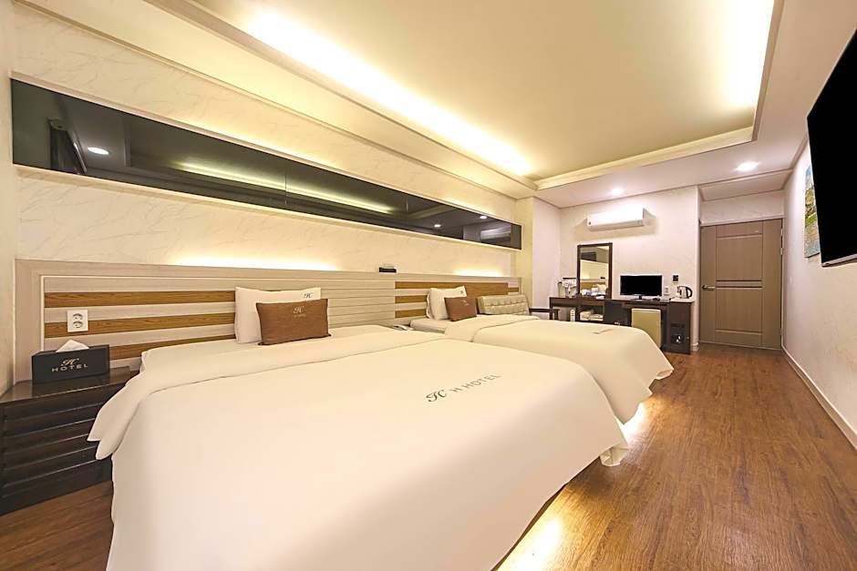 H  Hotel