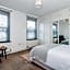 King Room with a shared Kitchen and bathroom in a 5-Bedroom House at Hanwell