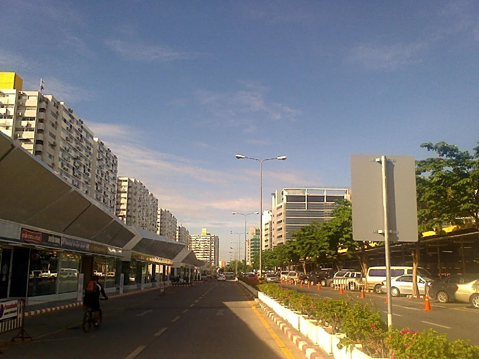 Don Mueang-Challenger Muangthong Thani Condominium
