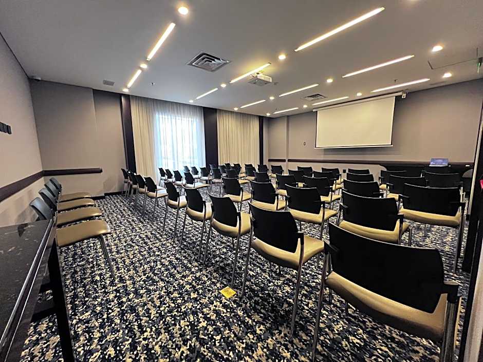 Holiday Inn Bogota Airport By IHG