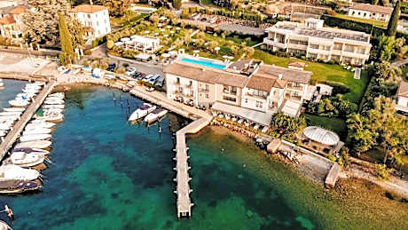 Bella Hotel & Restaurant with private dock for mooring boats