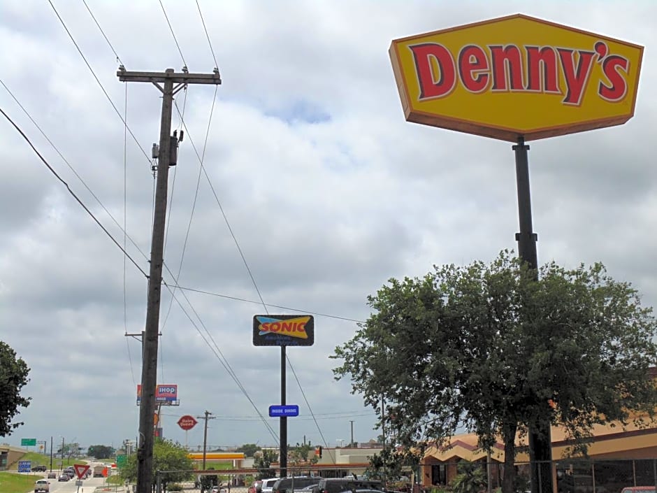 Motel 6 Denton, TX - UNT