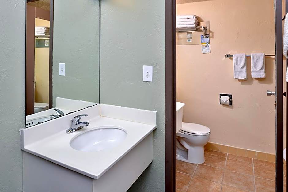 Quality Inn University Center