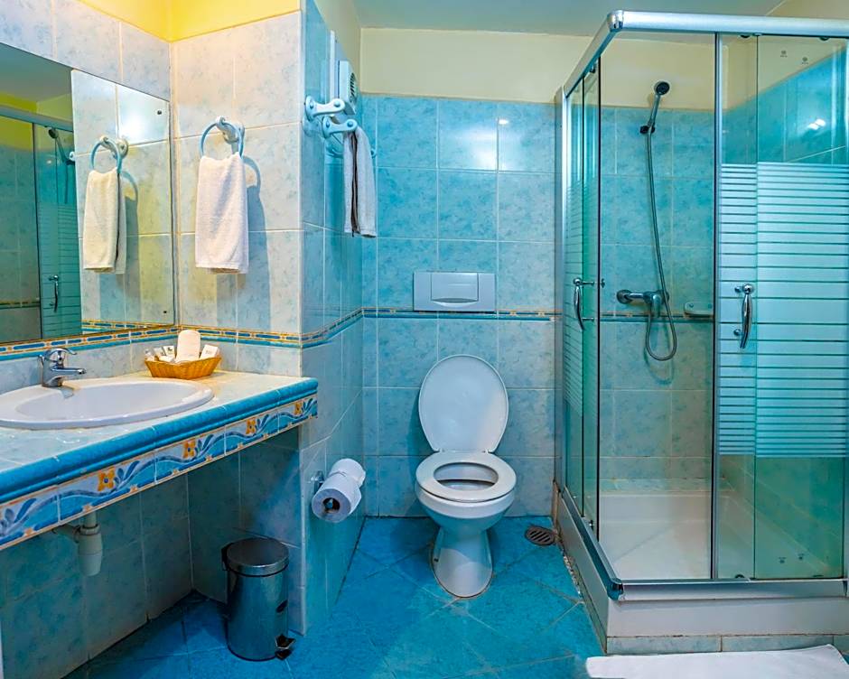 New Safari Hotel