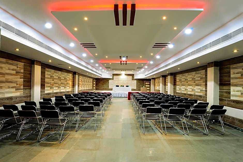 OYO 5539 Merit Hotel                                                                        