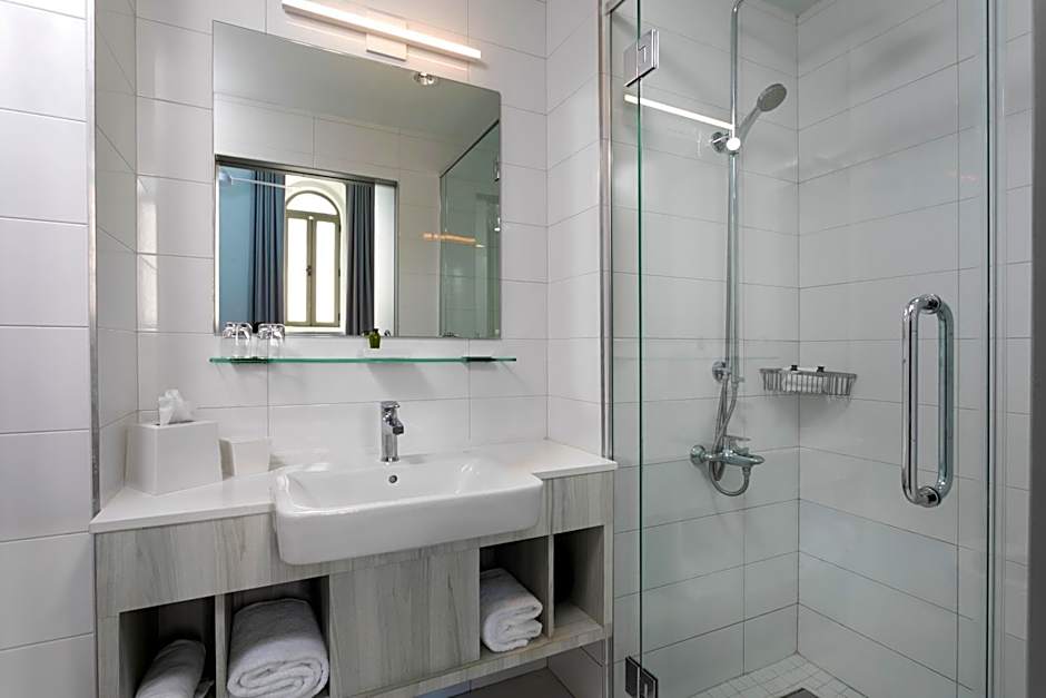 Palacio Provincial San Juan, Curio Collection by Hilton