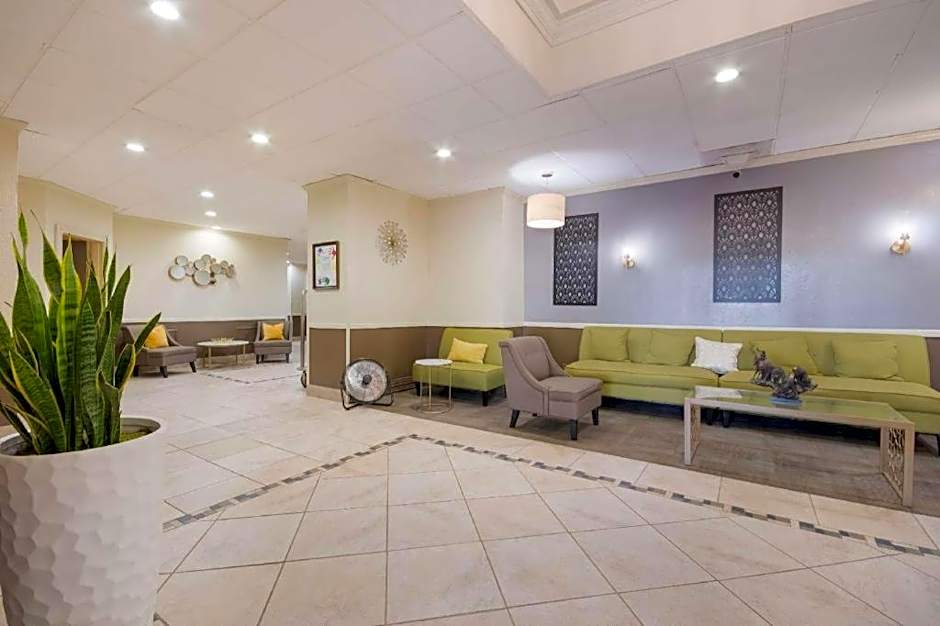 Surestay Plus Hotel by Best Western Lawton