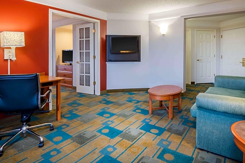 La Quinta Inn & Suites by Wyndham Colorado Springs South Airport