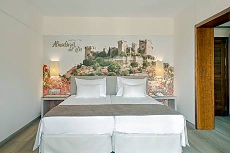 Double or Twin Room with Sea View