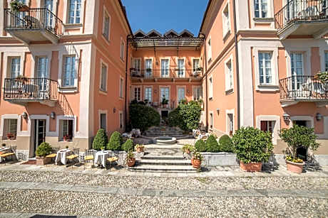 Superior Double Room with Partial Lake View