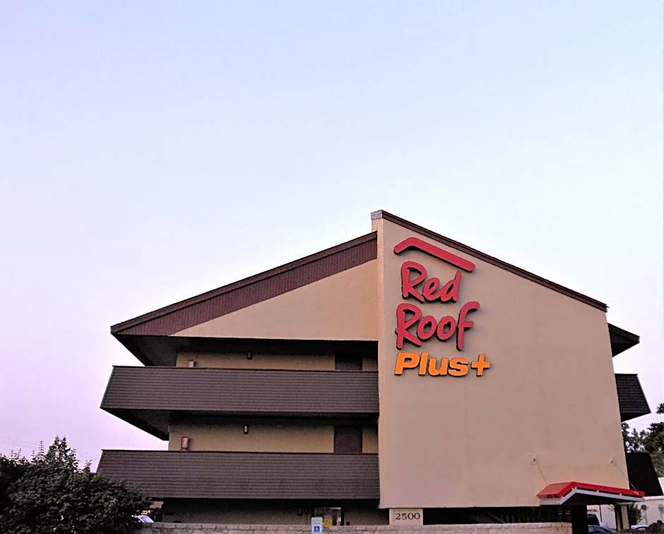 Red Roof PLUS+ Chicago - Hoffman Estates