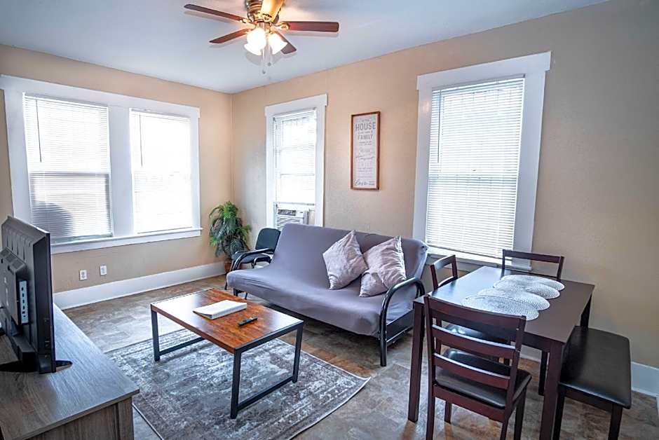 Virginia #A Cozy 2ba/1ba Near Downtown Sleeps 8