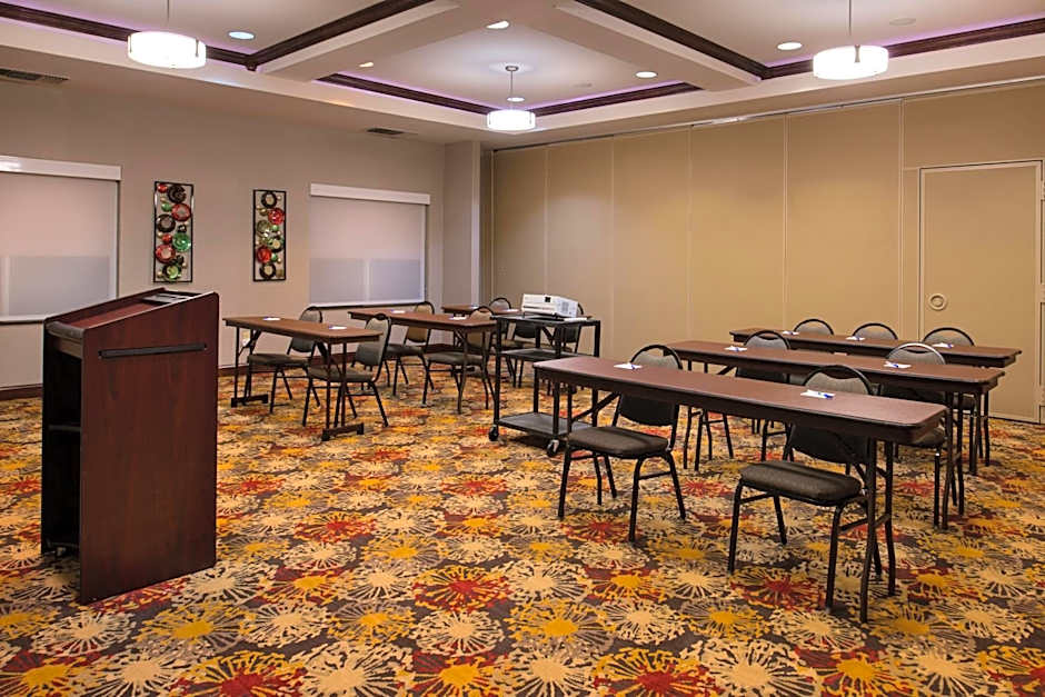 Holiday Inn Express & Suites Pittsburg By IHG