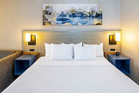 King Room - Non Smoking/Upper Floor