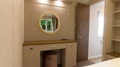 Pet Friendly Gold 3 Bed Caravan