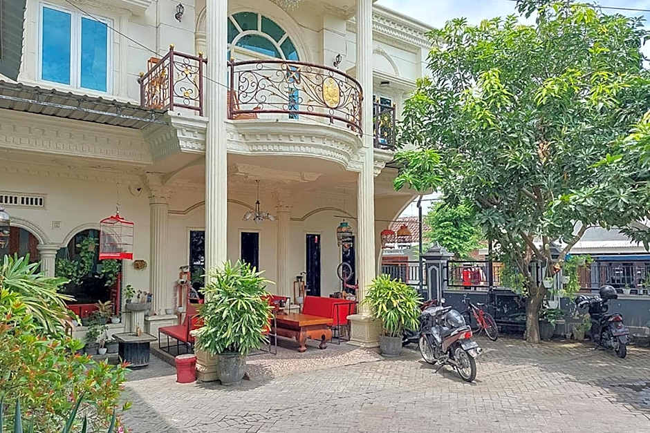 Icha Homestay near Terminal Purabaya Madiun