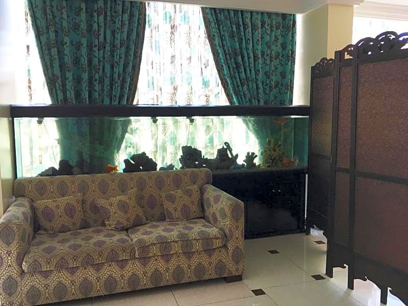 Marina Royal Hotel Suite