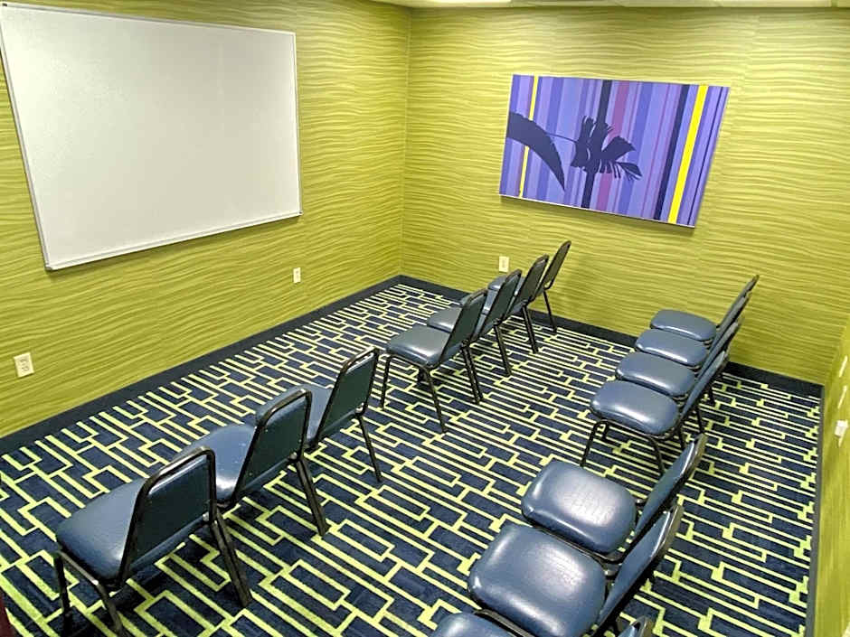 Holiday Inn Express & Suites Plant City By IHG