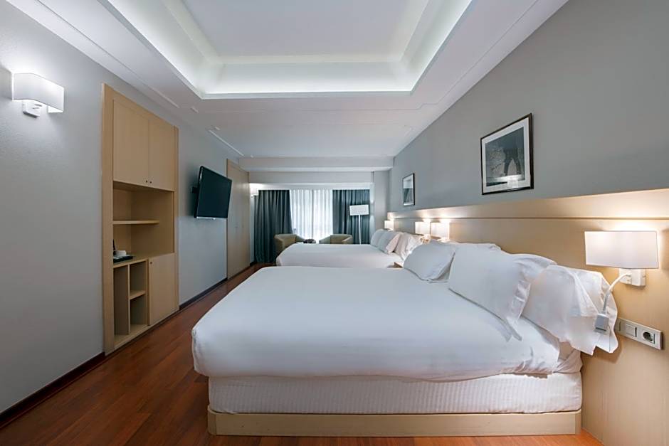 Suites Plaza Hotel & Wellness