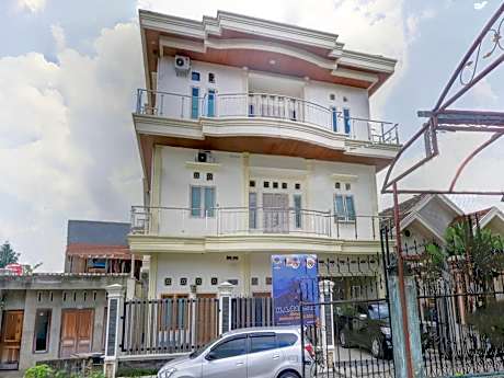 OYO Life 92637 Kost Arya Exclusive