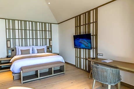 Lagoon Pool Villa