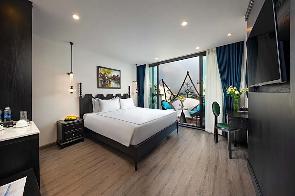 Photo 1 of 10 of Suite, Balcony