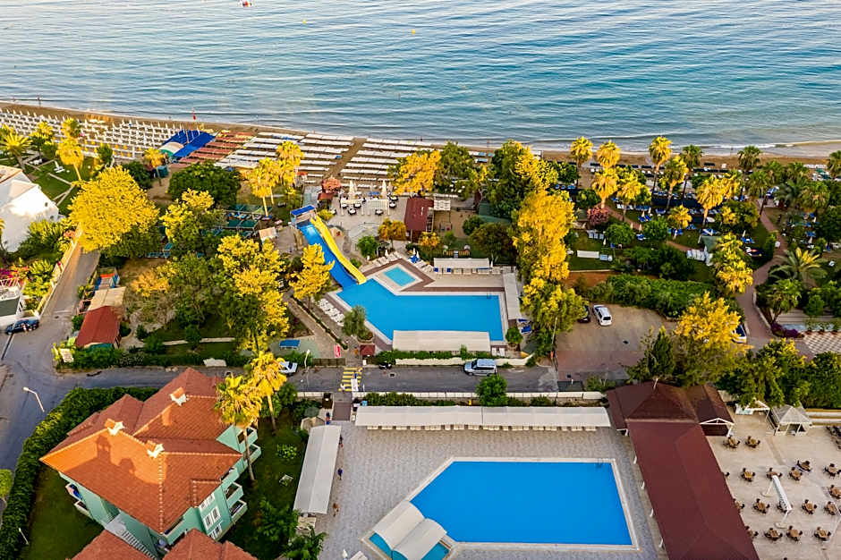 ARMAS GREEN FUGLA BEACH