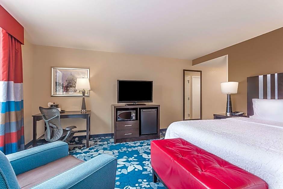 Photo 1 of 6 of 1 King Bed, Hearing Accessible