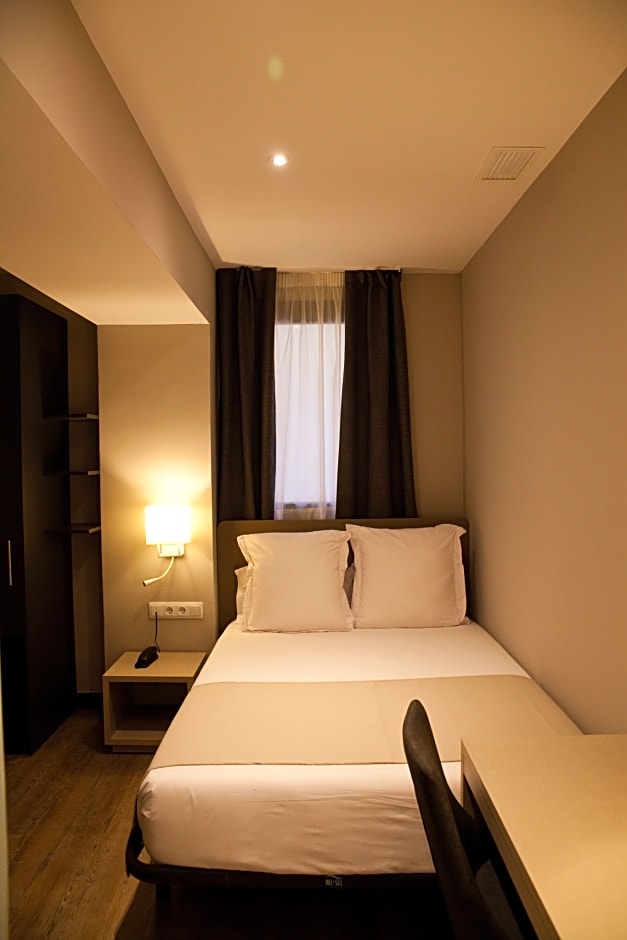 May Ramblas Hotel