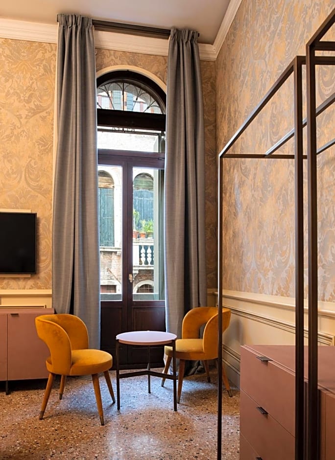 Eight Venezia