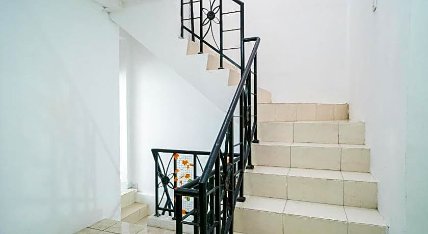 RedDoorz @ Aralia Harapan Indah