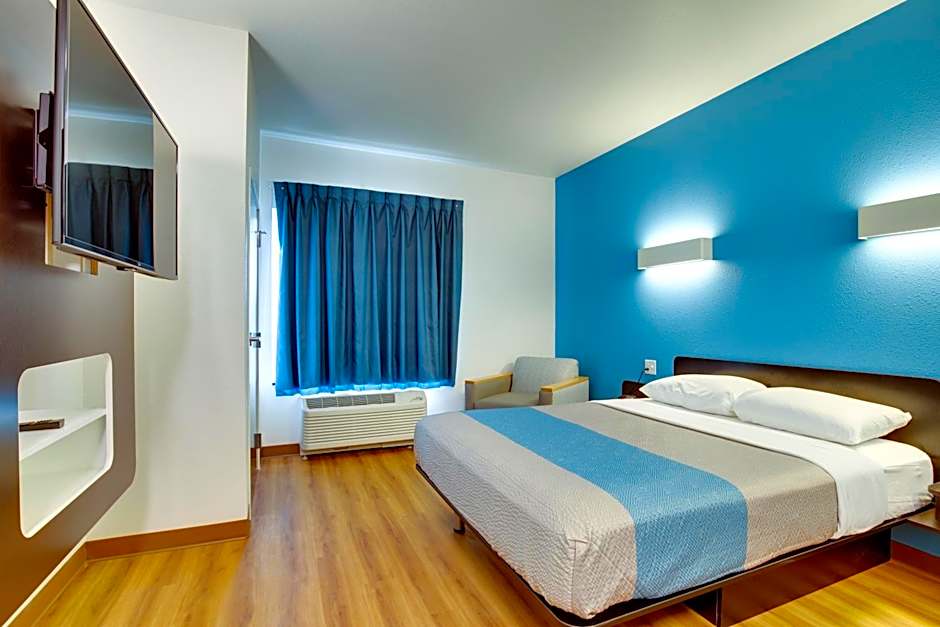 Motel 6-Poplar Bluff, MO