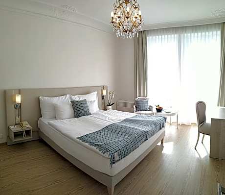 double single use Deluxe lake view