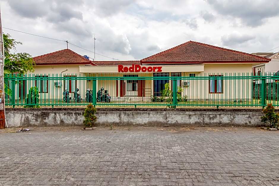 RedDoorz near Universitas Gajah Mada