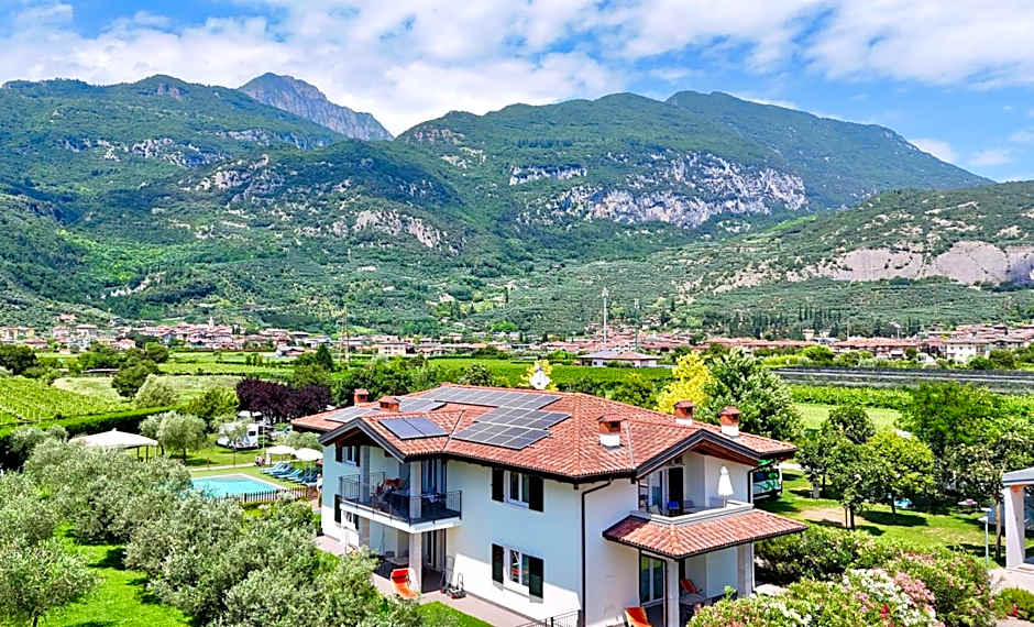 AB&C Arco Bed And Camping