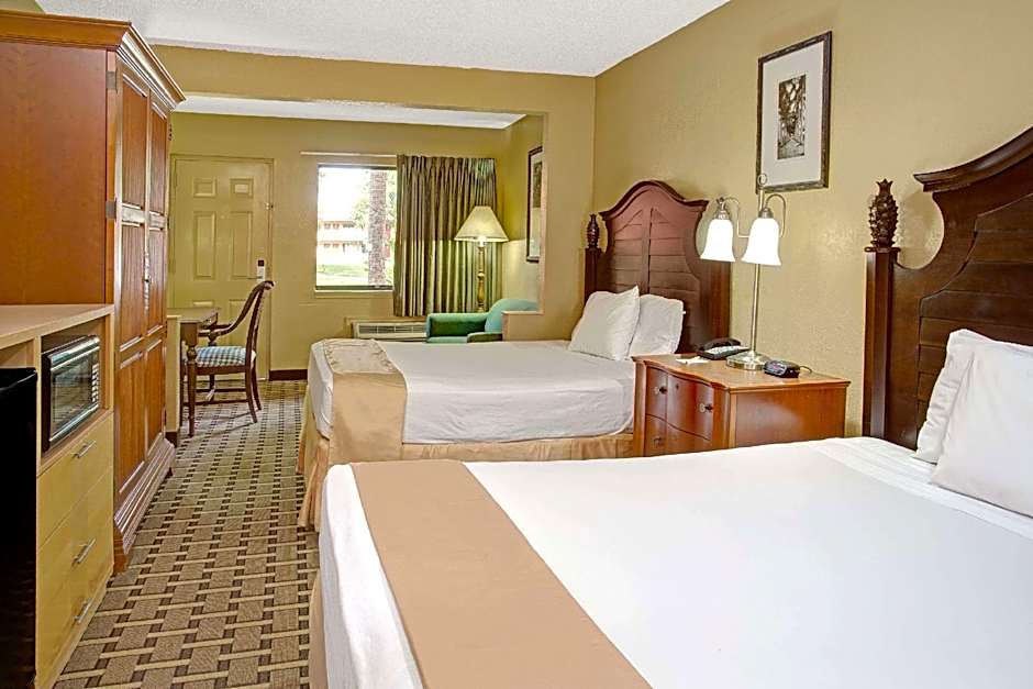 Photo 1 of 3 of 1 Bedroom 2 Queen Beds Apartment, Nonsmoking