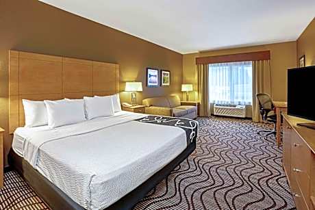 Deluxe King Room - Mobility Access/Non-Smoking