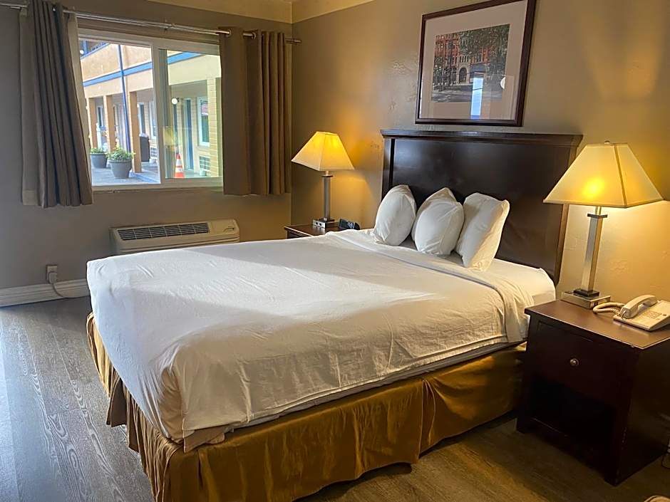 Travelodge by Wyndham Everett City Center