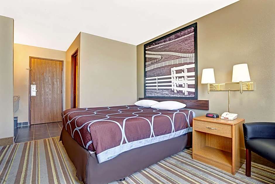 Super 8 by Wyndham Louisville Airport