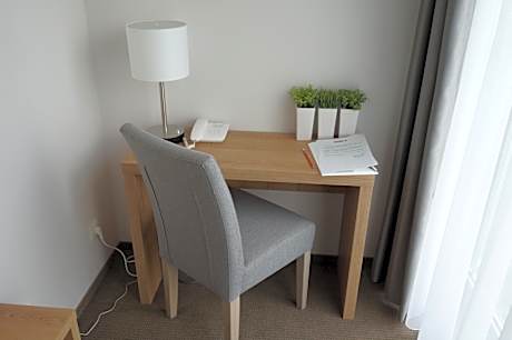 Single Room with Private Bathroom and Gym Access