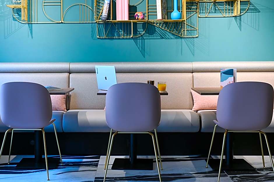 Tribe Paris La Defense Esplanade