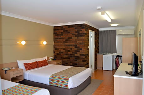 Suite-1 Room 4 Beds, Non-Smoking, Flat Screen Television, Internet Access, Air-Conditioned, Cable Tv