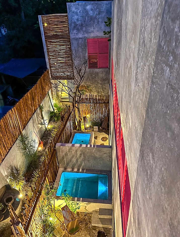 Uayma increible cuarto en el centro con piscina