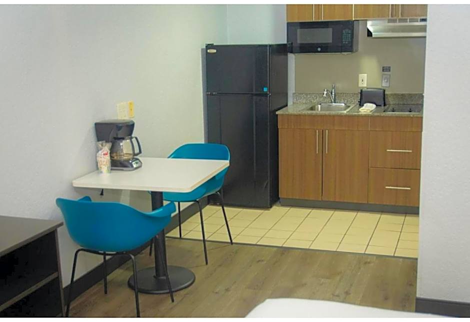 Studio 6 Extended Stay - West Palm Beach, FL