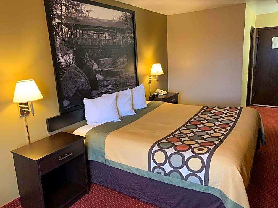 Super 8 by Wyndham Eau Claire WI