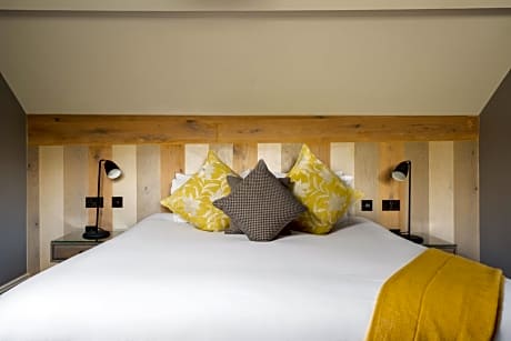 Deluxe Queen or Twin Room with River View