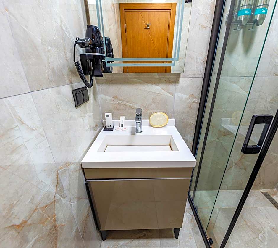 Dem Premium Hotel - Round Trip Airport Service - Istanbul International Airport